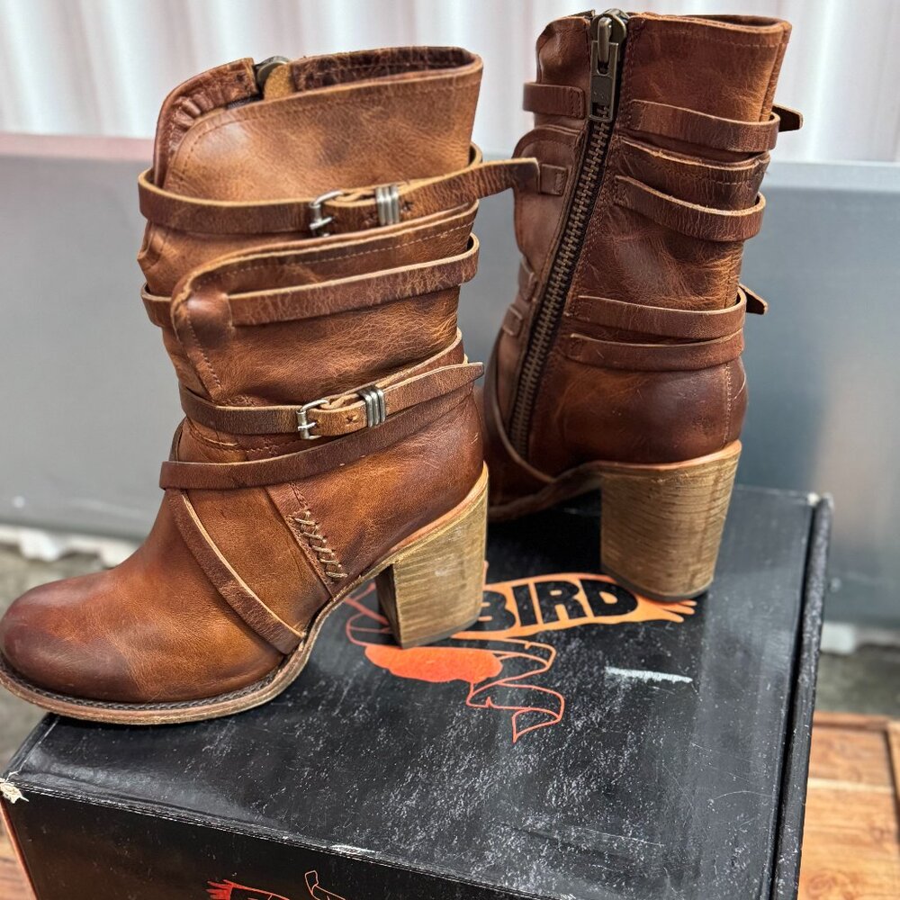 BAKER Freebird By Steven Boots-Size 8